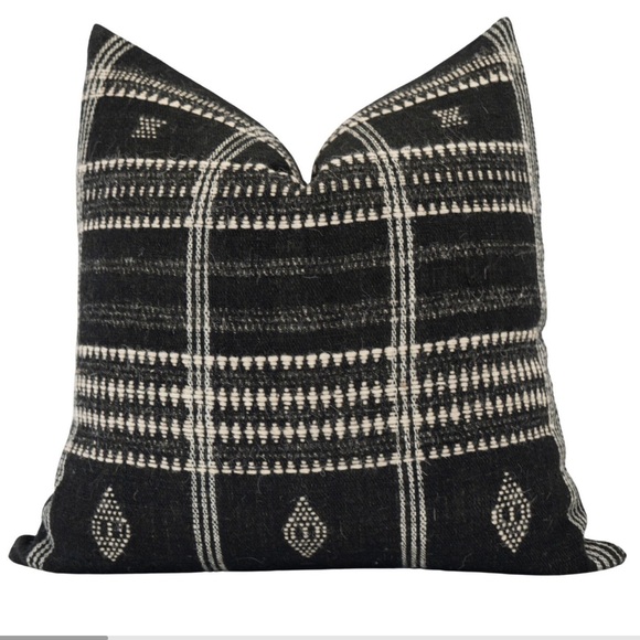 Set of 2 Black 20 x 20 Wool Pillow Covers